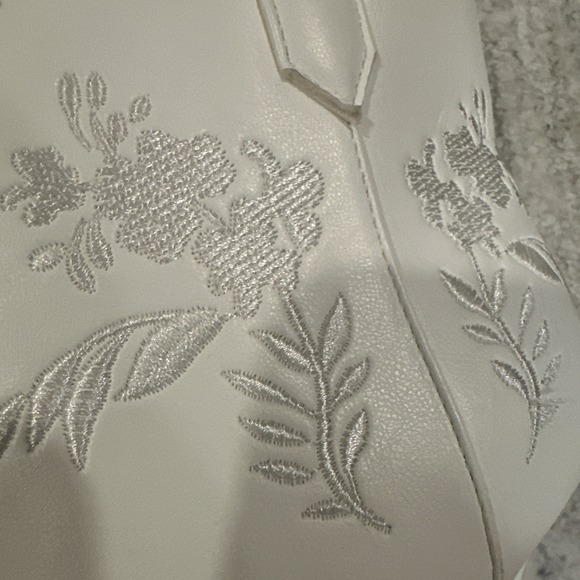 Cato Comfort  Ankle Boots Rodeo Cowgirl Women's Size 7M White Embroidered Heeled - Picture 11 of 14